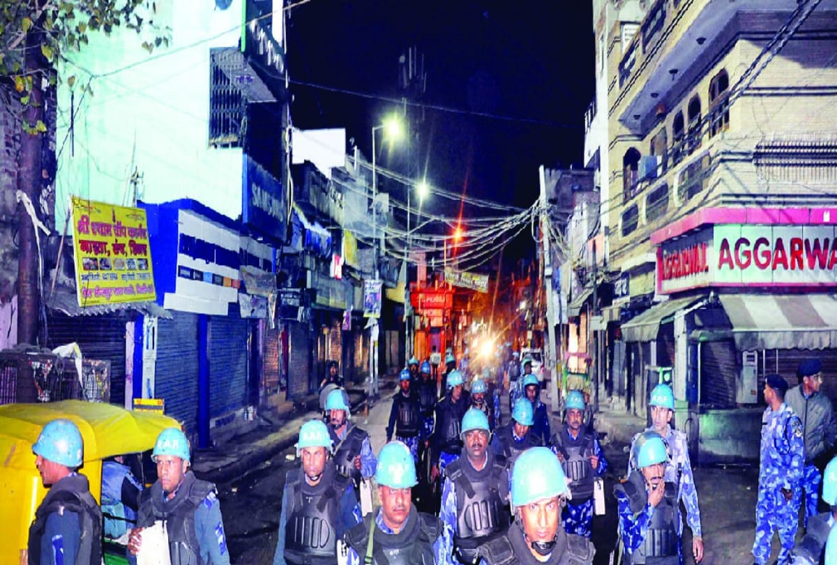 Delhi violence, People close at home, tight securities, barricades closes streets of home