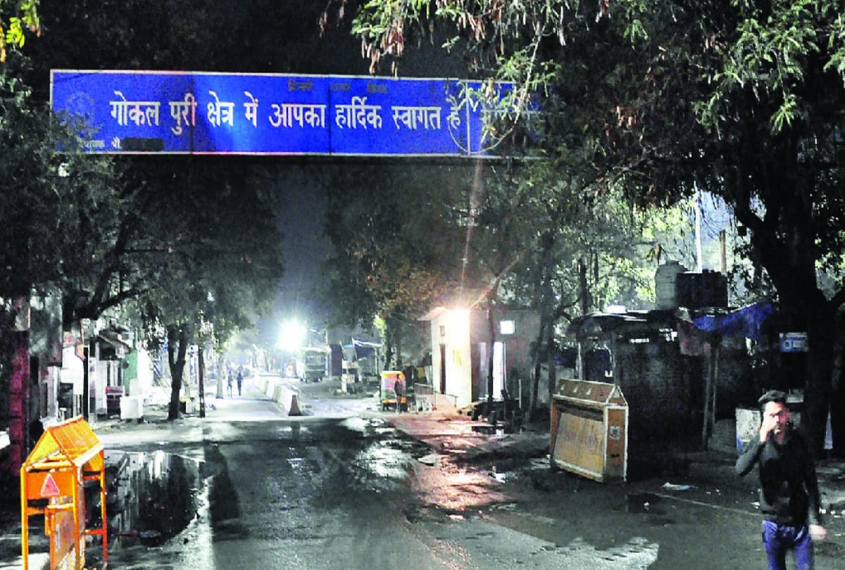 Delhi violence, People close at home, tight securities, barricades closes streets of home