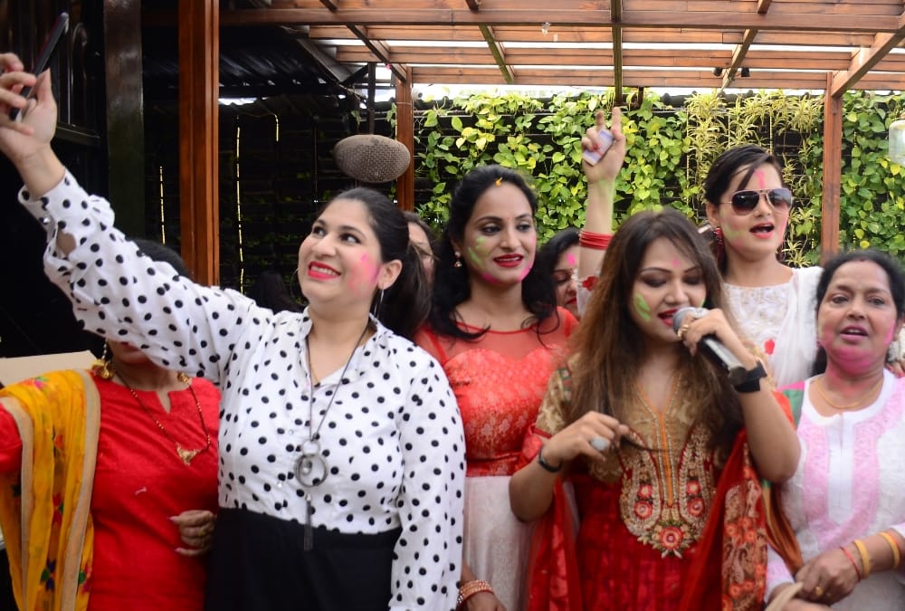 Holi celebration of Isi ka naam Zindagi in Lucknow.