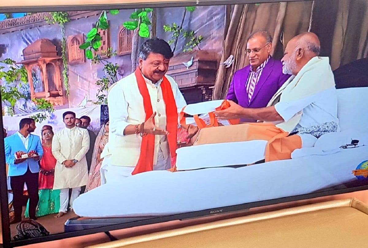 Bjp Leader Kailash Vijayvargiya Ate Grains After 20 Years On Completion Of His Vow