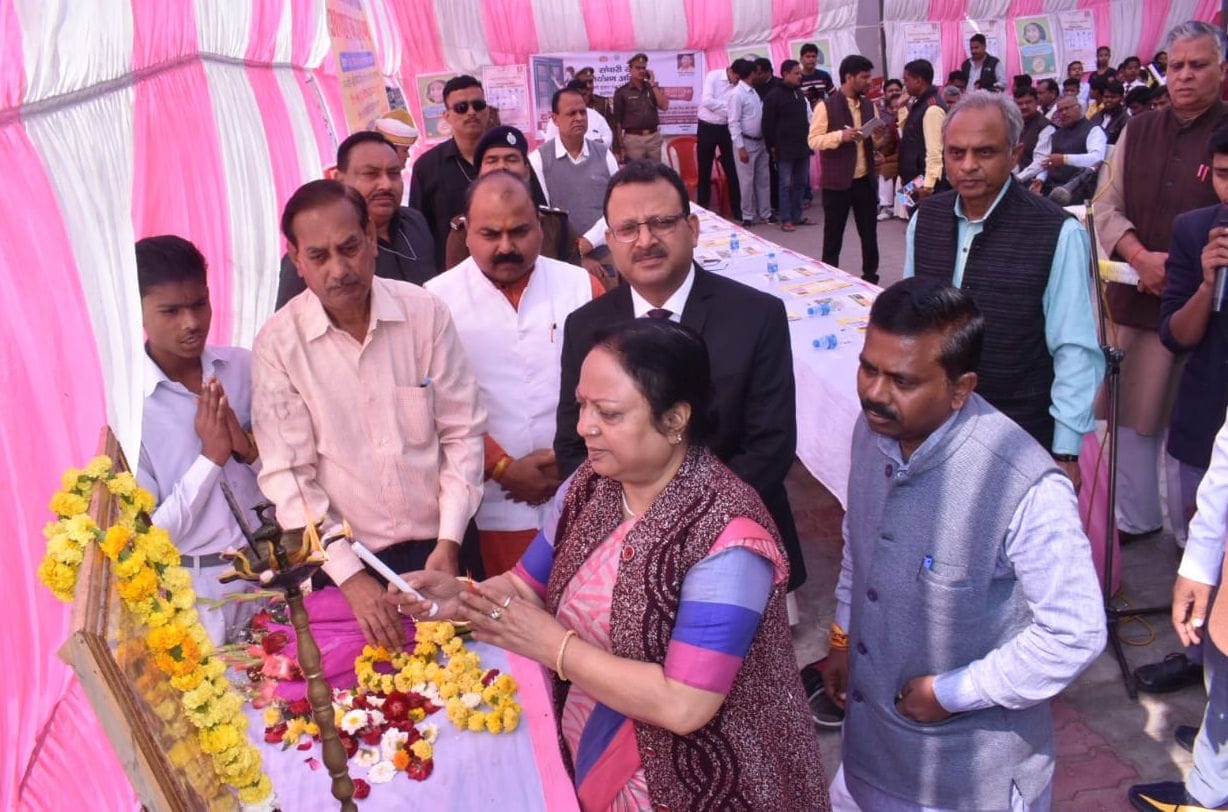 Make cent percent golden cards of beneficiaries: Kamlarani Varun