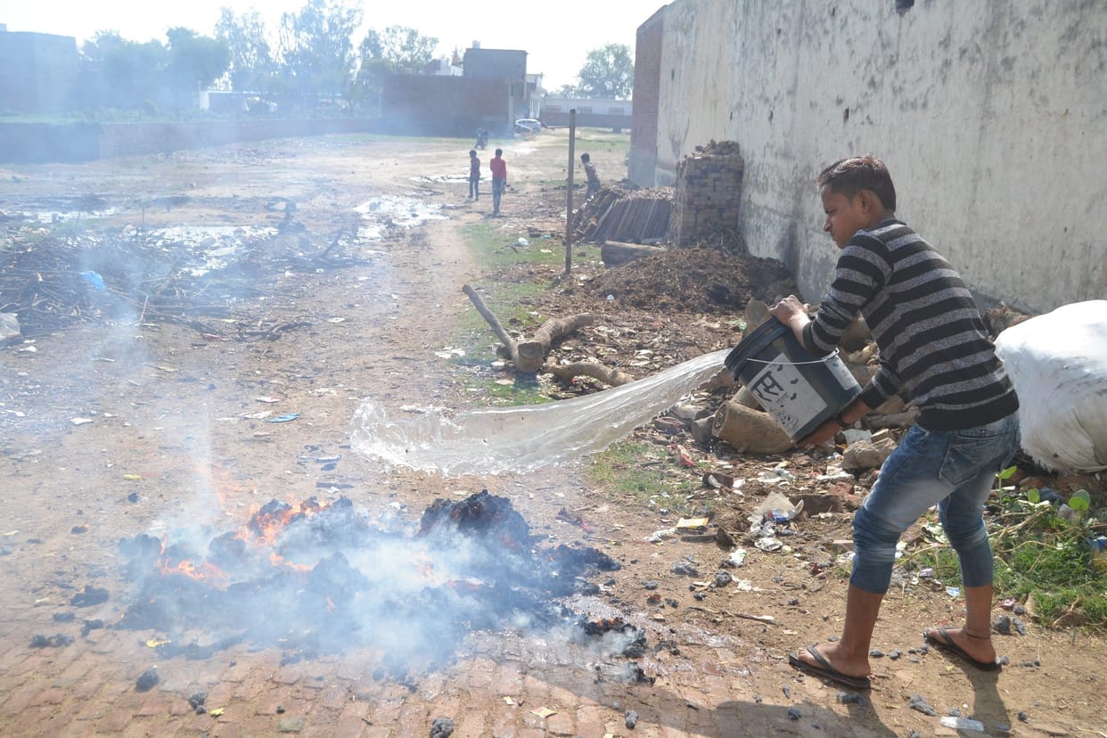 Hathras: Fire in rug factory due to short circuit, loss of millions