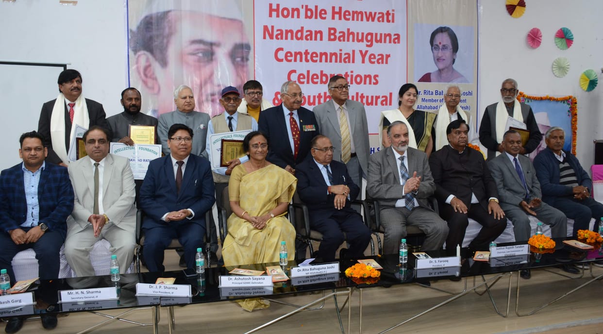 Medical students should come forward for social service: Joshi