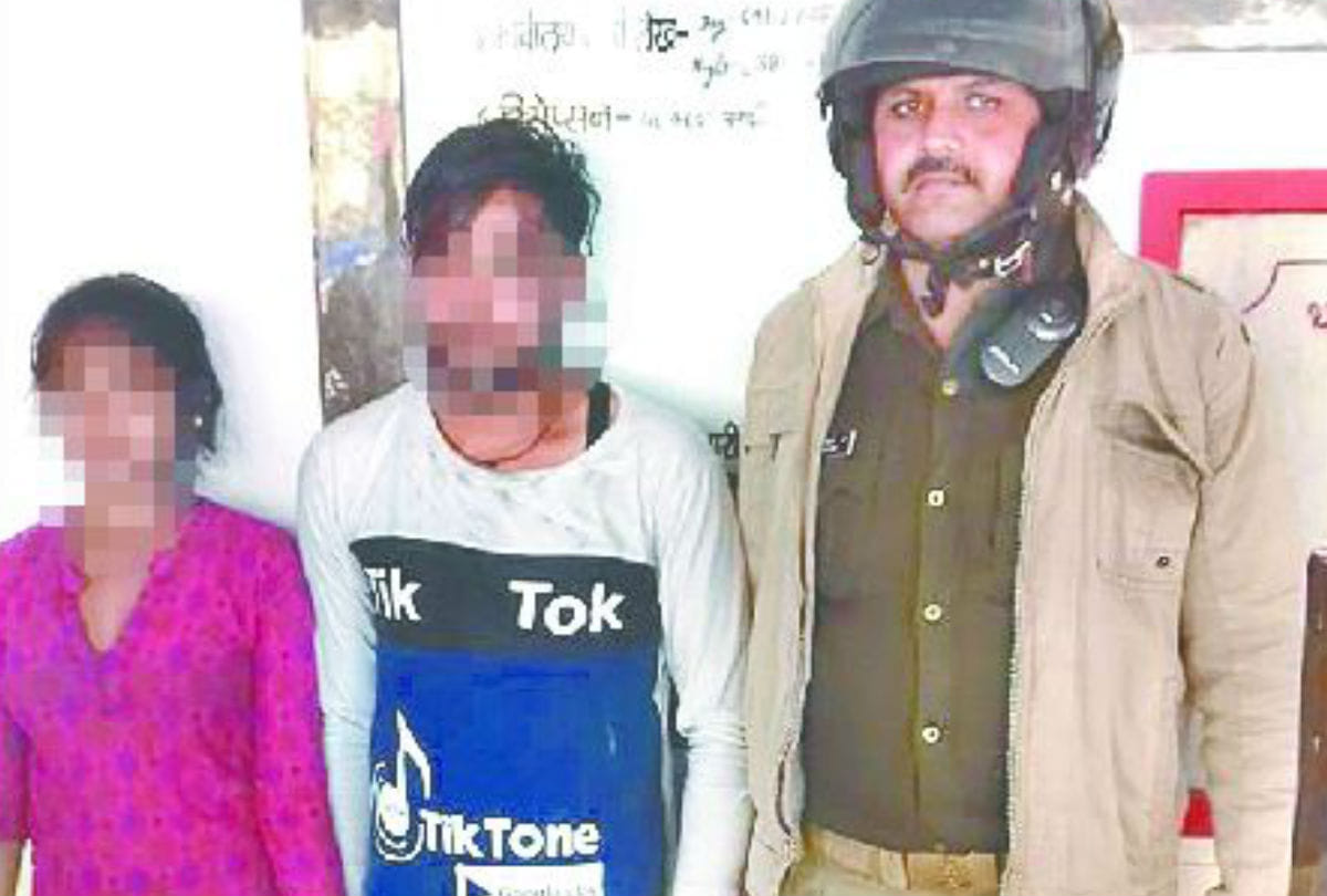 couple tried to kill by jumping into Yamuna river in agra