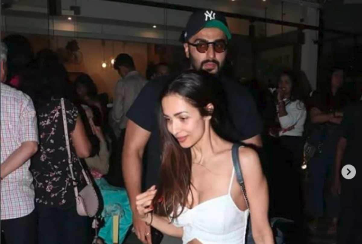 malaika arora and arjun kapoor spotted together outside of mumbai restaurant
