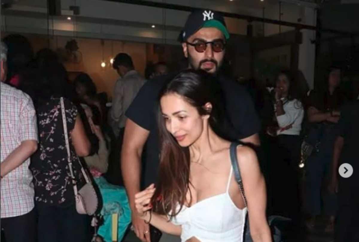 malaika arora and arjun kapoor spotted together outside of mumbai restaurant