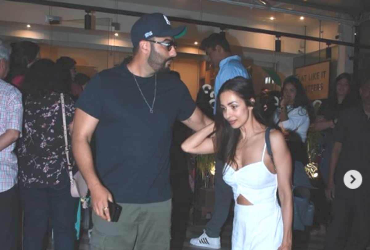 malaika arora and arjun kapoor spotted together outside of mumbai restaurant