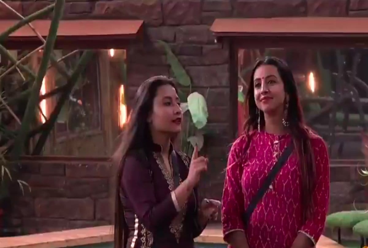 girls catfight in mujhse dosti karoge for Paras Chhabra