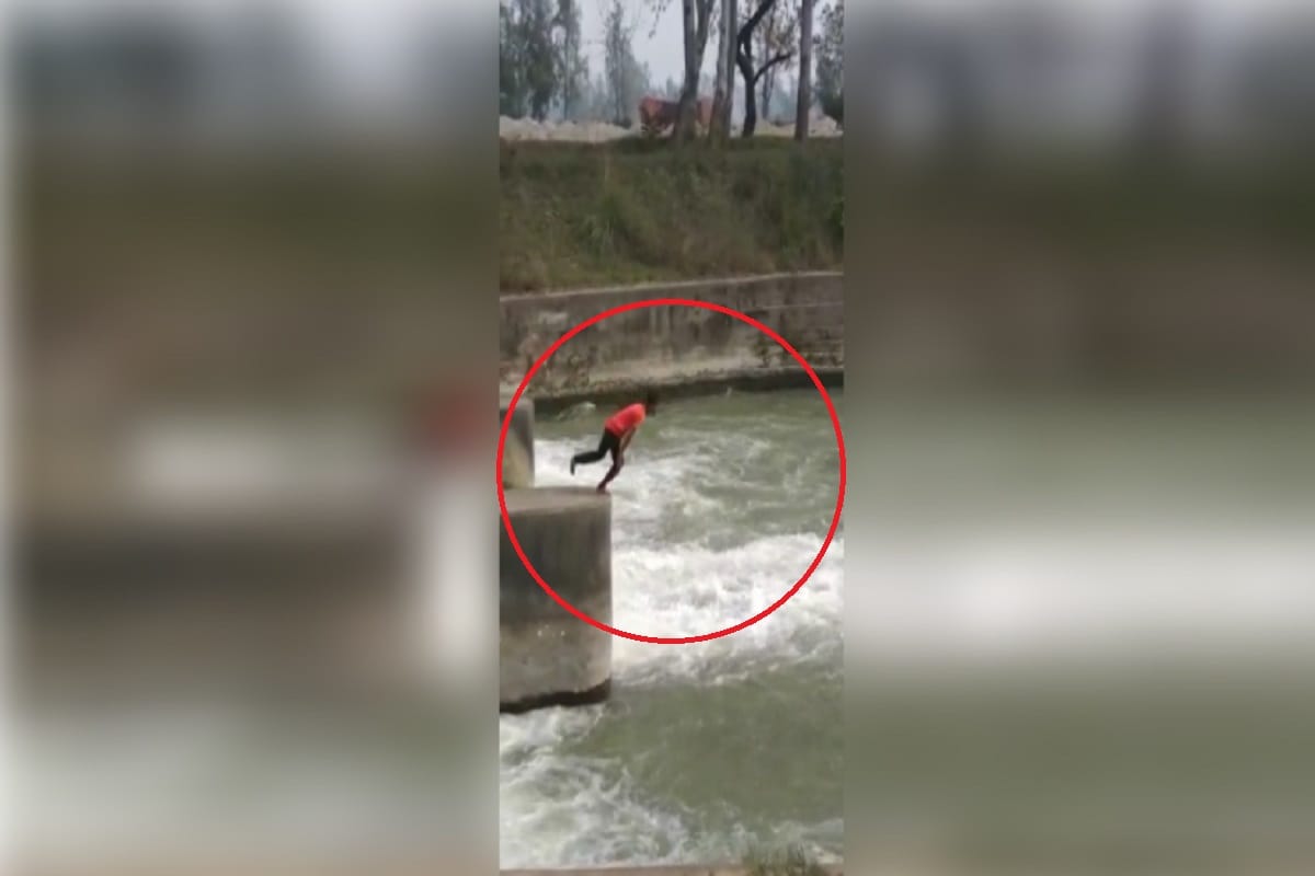 A boy death during jumped into the canal to make Tik Tok Video at Muzaffarnagar of Uttar Pradesh