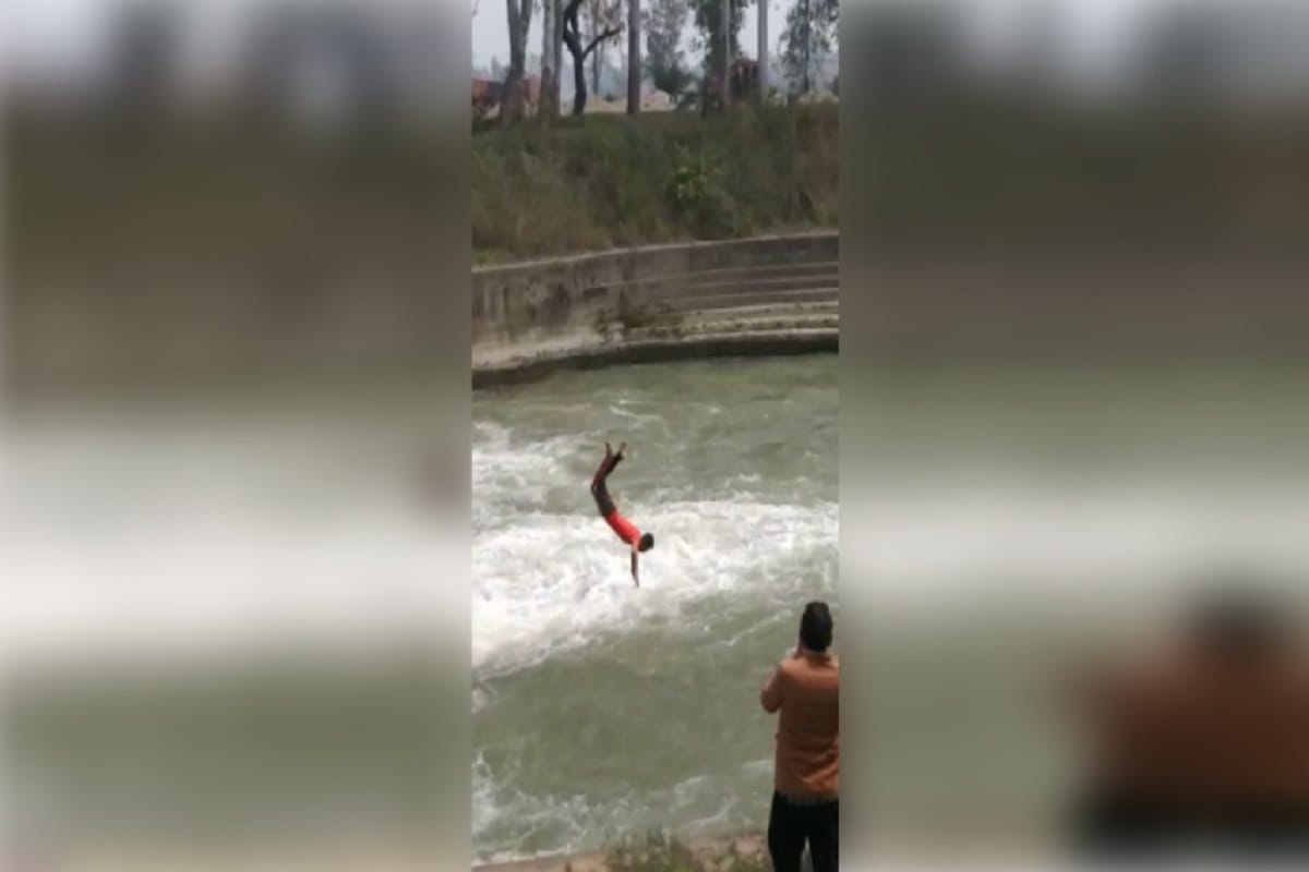 A boy death during jumped into the canal to make Tik Tok Video at Muzaffarnagar of Uttar Pradesh