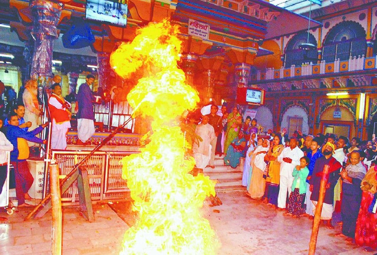 Lord Sri Dwarkadheesh Nazar At Play Holi With Devotees