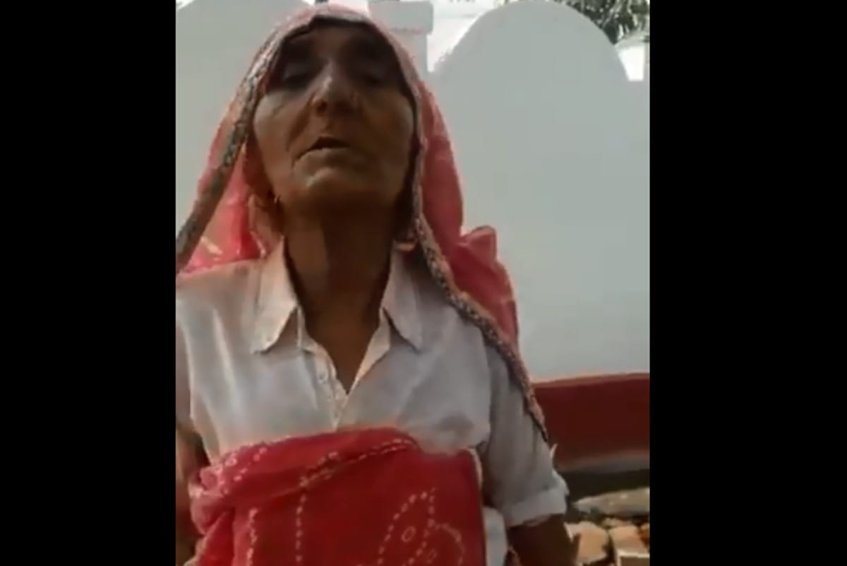 old age women talking about gandhi in english is going viral, people want tharoor to giver her marks