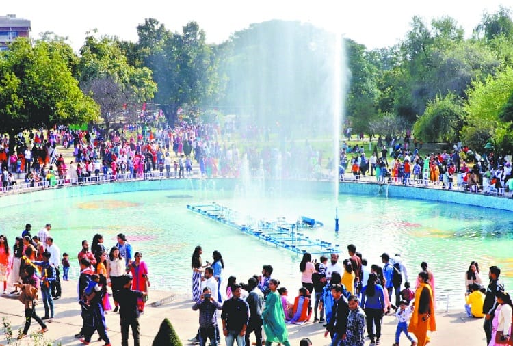 Rose Festival concludes amidst the smell of roses