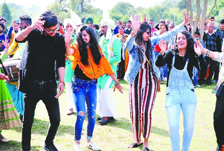 Winners of the competition held at Rose Festival awarded