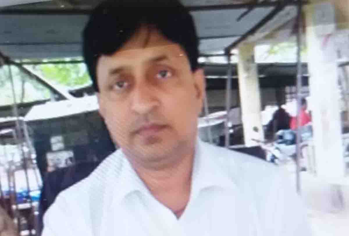two persons died in different road accident in hardoi