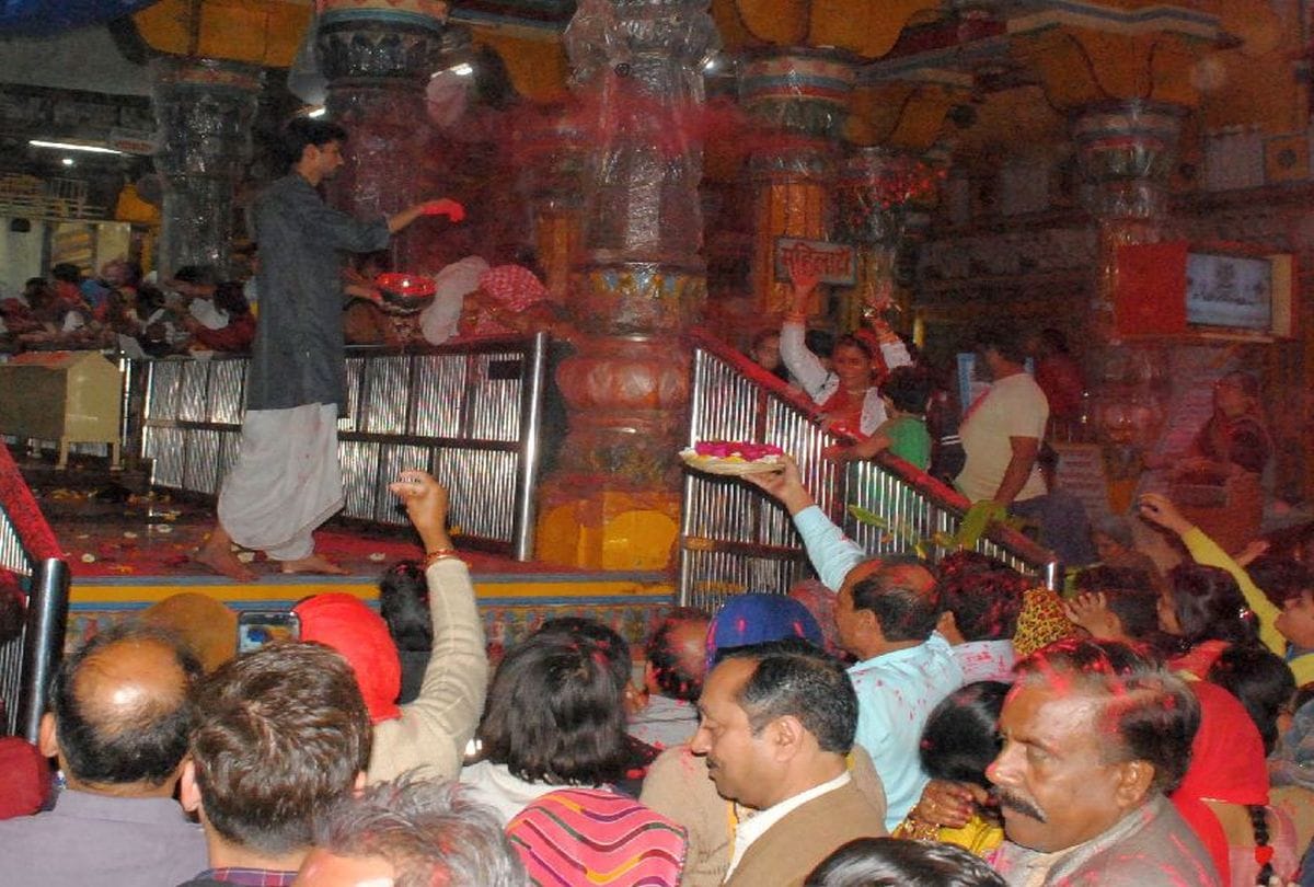 Lord Sri Dwarkadheesh Nazar At Play Holi With Devotees
