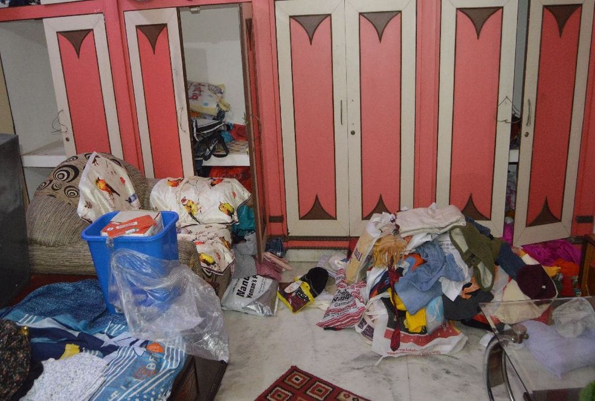 Family Went To Marriage Thieves Stolen 25 Lakh Crime News