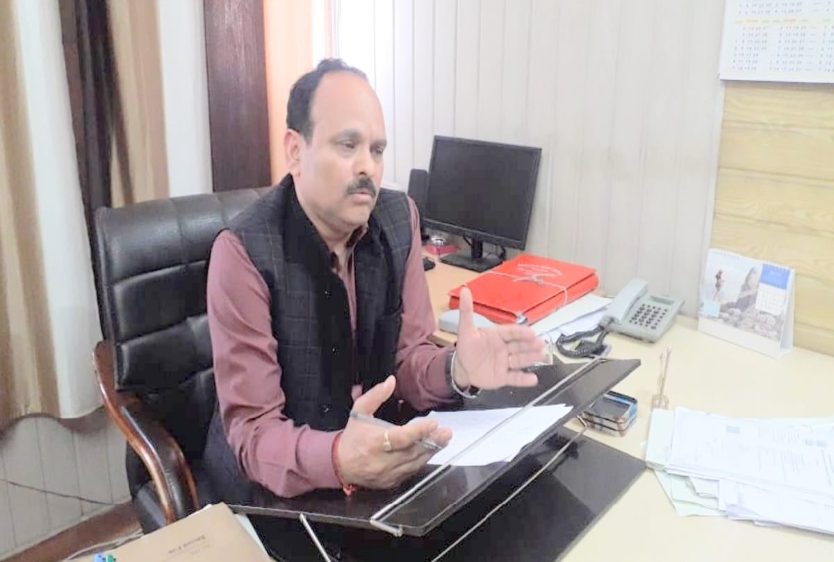 a man attacked the Tehsildar in una himachal