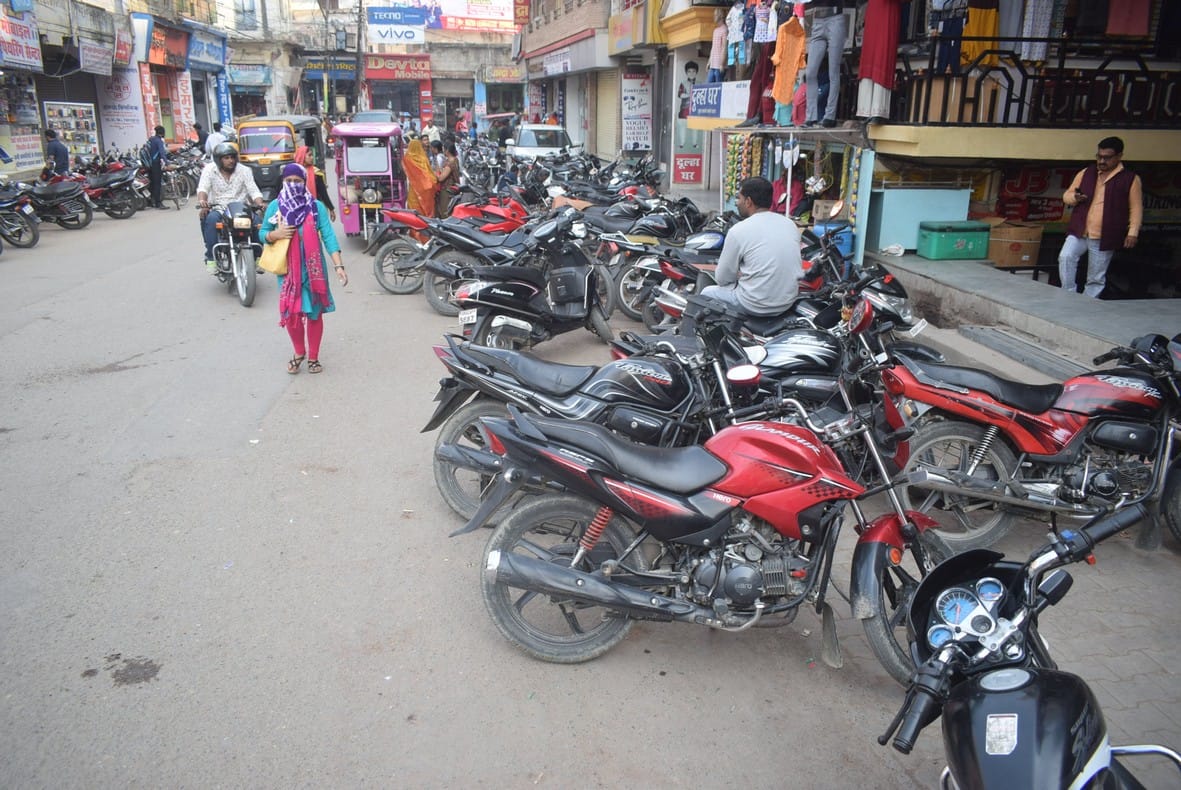 Shops in basement, on street parking