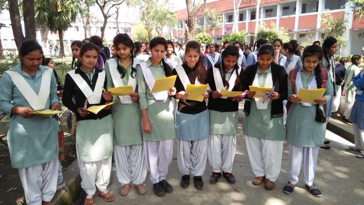Intermediate Hindi easy question paper blossomed