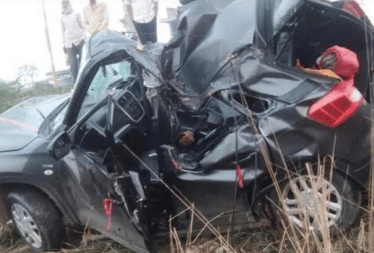two died and two injured in road accident in Amethi