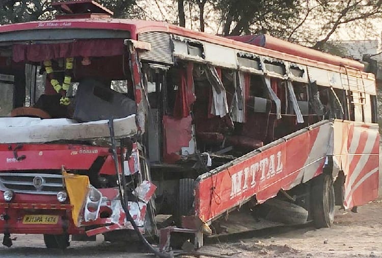 Woman died and 14 injured in Bus accident