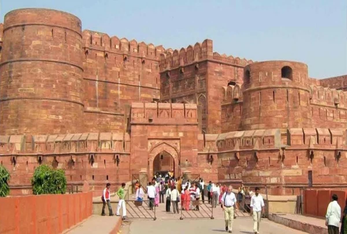 agra fort historical monuments places to visit