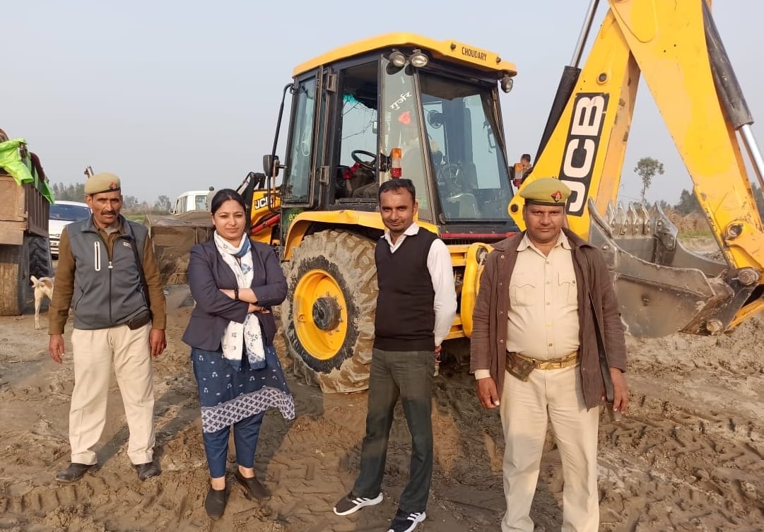 Illegal mining caught in Chautra Khadar