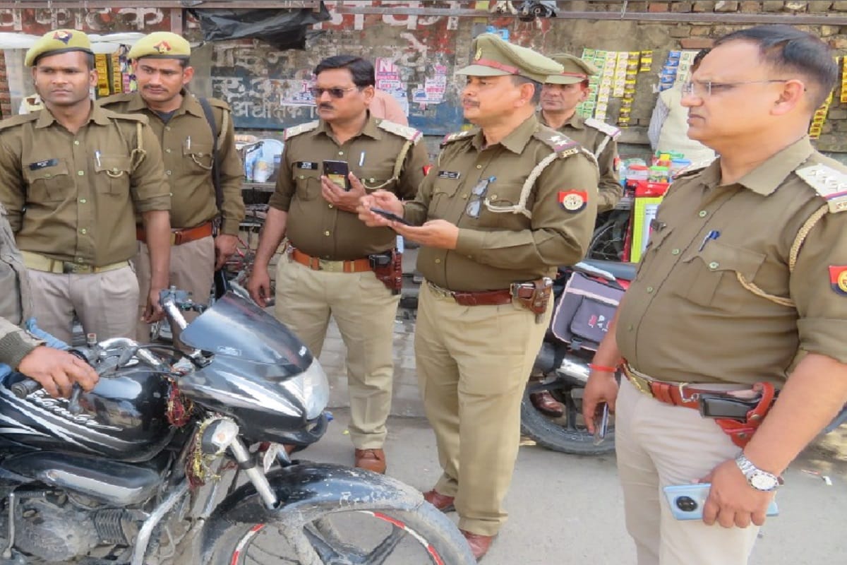 Many liquor mafia have come under the target of police before Holi in Bijnor of Uttar Pradesh