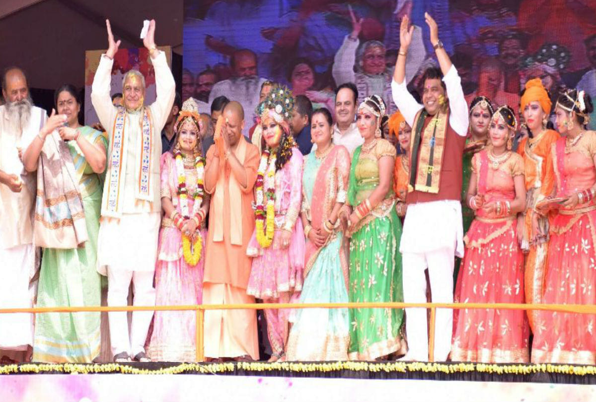 Yogi Adityanath played Holi with Thakur ji in Sri Krishna Janmasthan Mathura