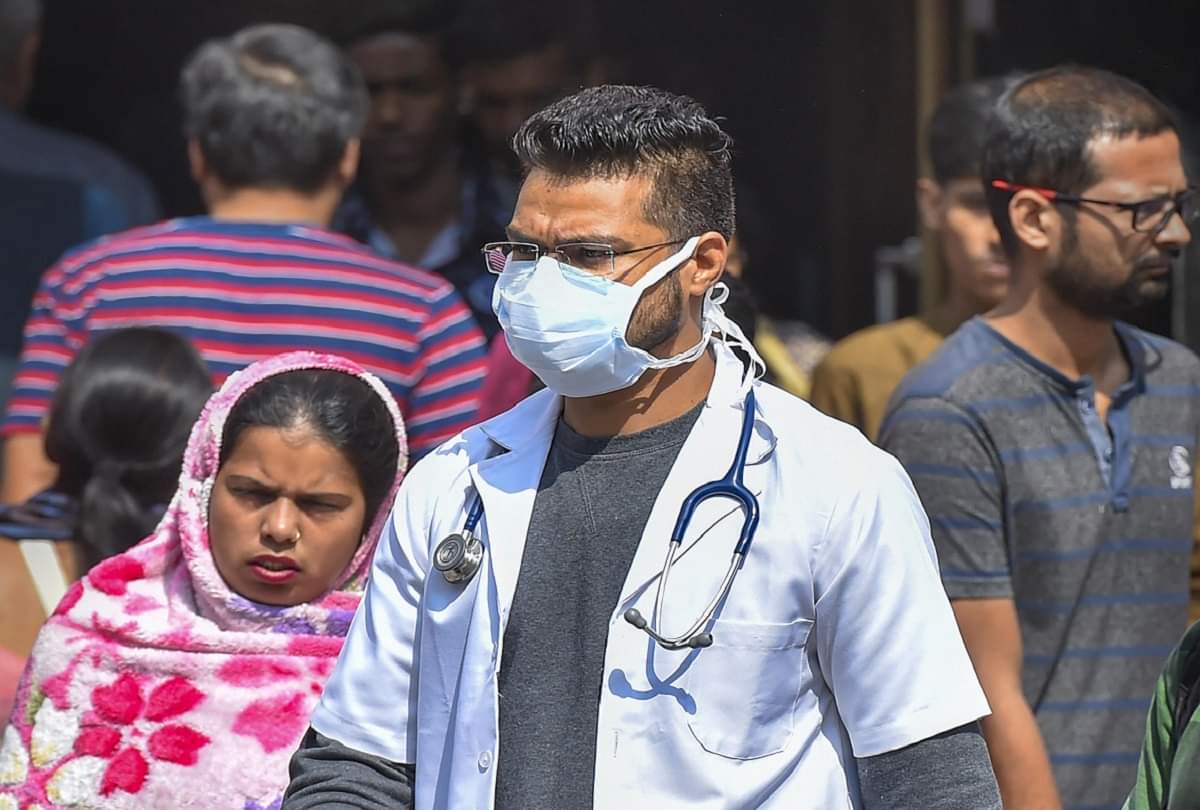 coronavirus prevention measures, important to keep the screen of mobile phone clean