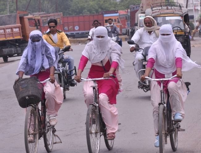 sooraj ne dikhaee tejee, 29 par pahuncha taapamaan