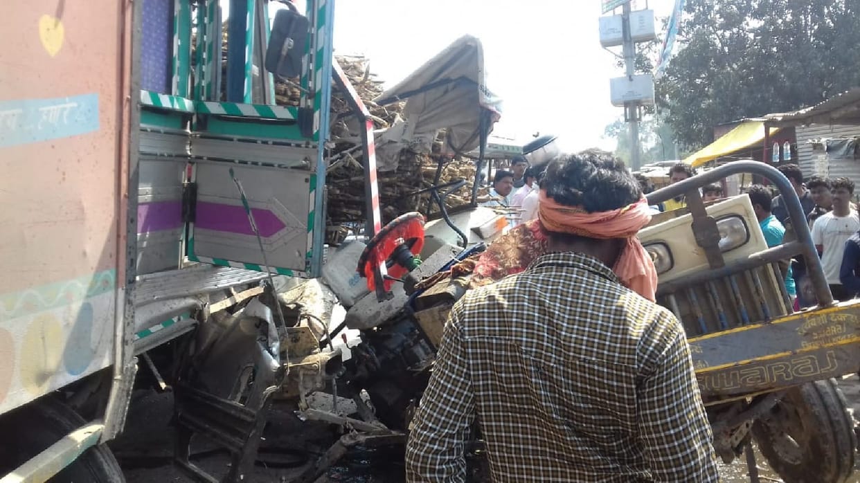 Baba dies in road accident, six injured including grandson