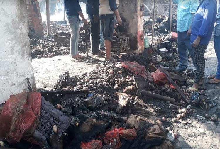 fire in vegetable market in sitapur