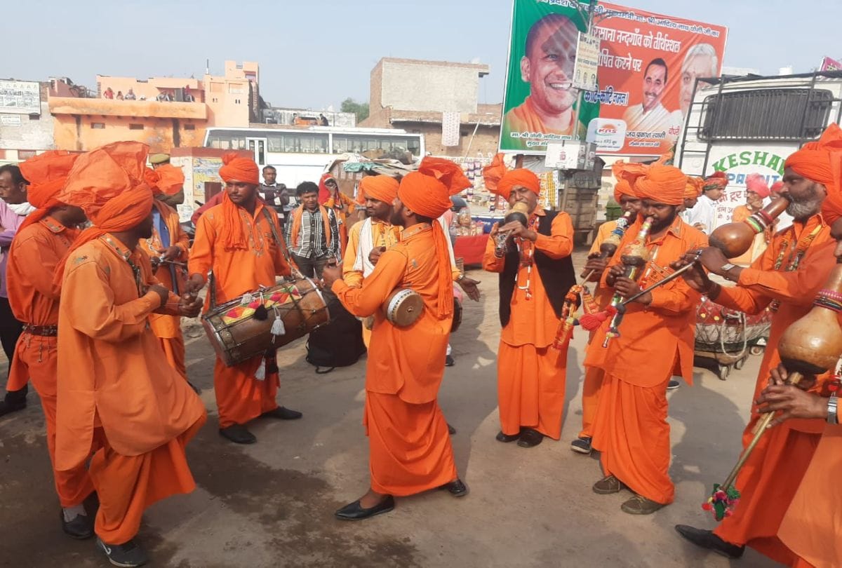Folk artist will welcome CM Yogi Adityanath in Barsana