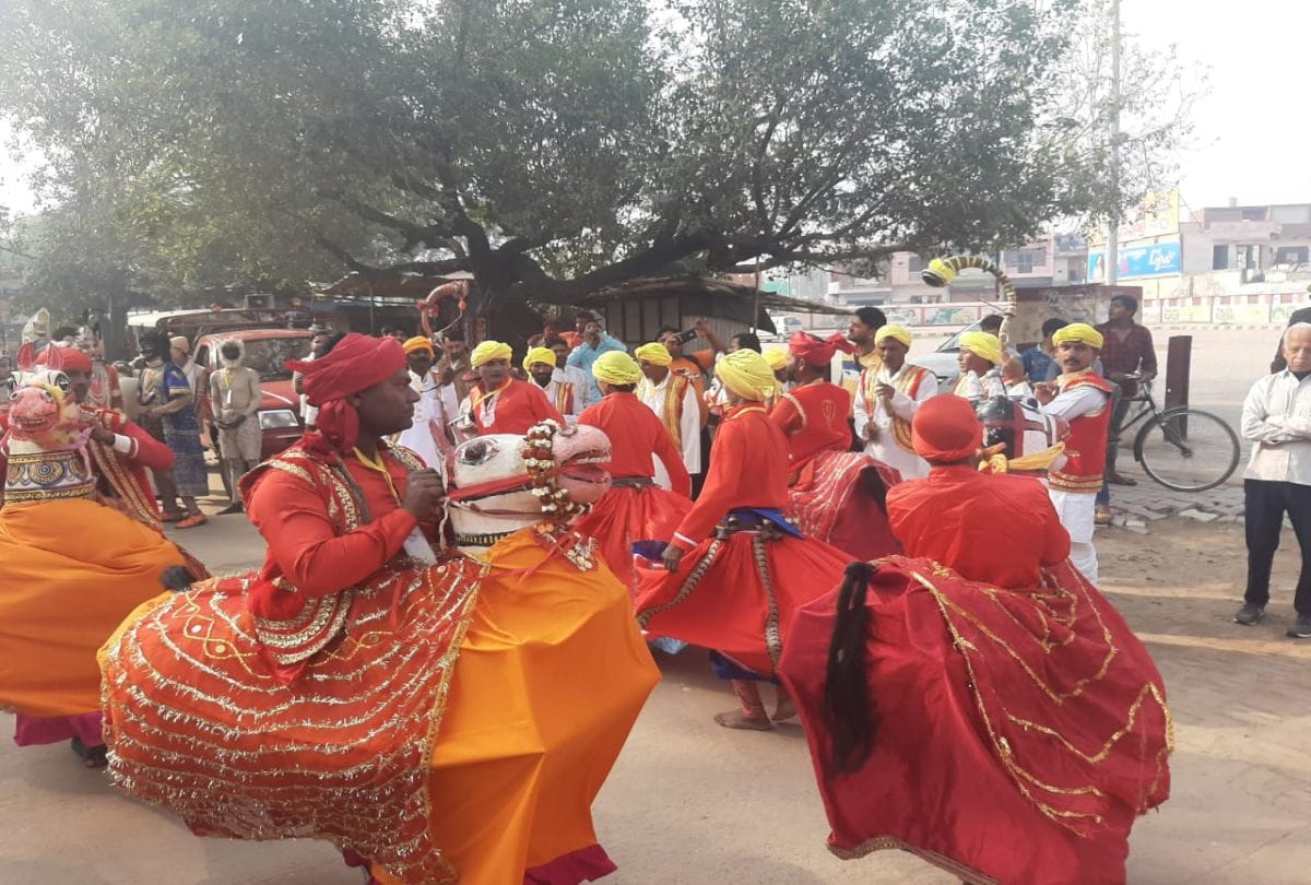 Folk artist will welcome CM Yogi Adityanath in Barsana