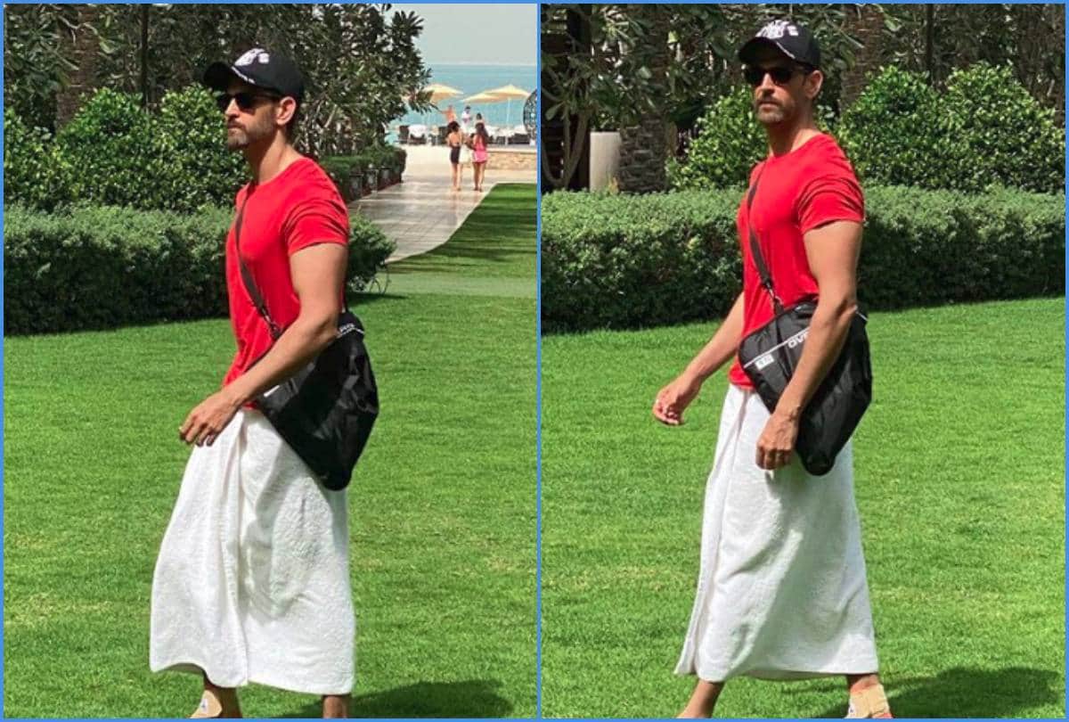 hrithik roshan shares a photo wearing towel and compare to ranveer singh