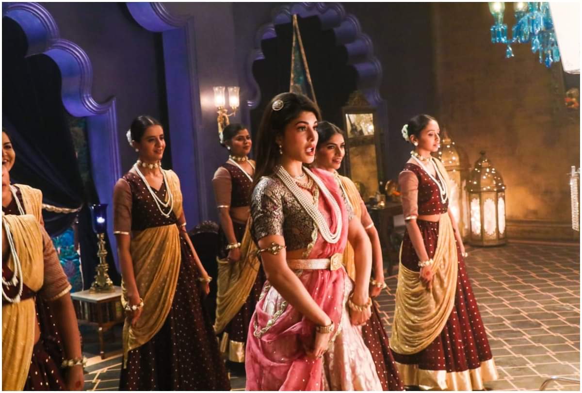 Jacqueline Fernandez holi song pictures out spotted in pink lehenga