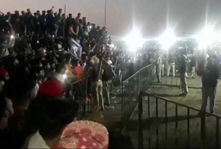 Uproar during singer Babbu Maan show, Three youth injured