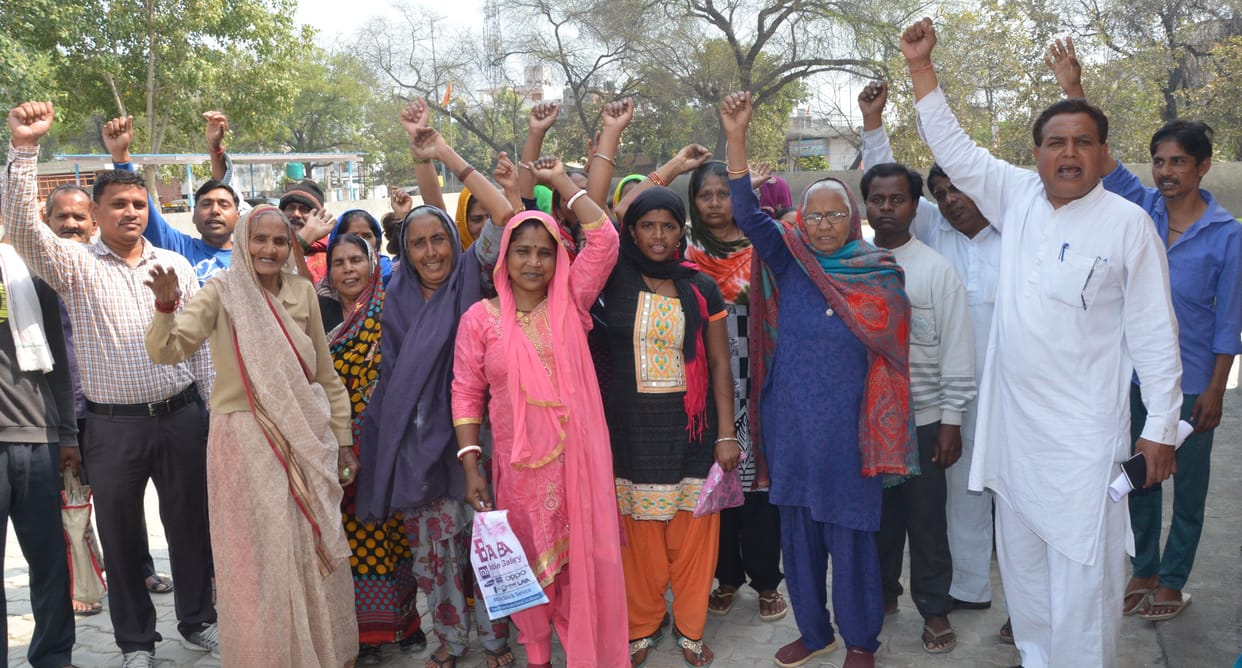 Women express agitation on Water problem in Bhiwari