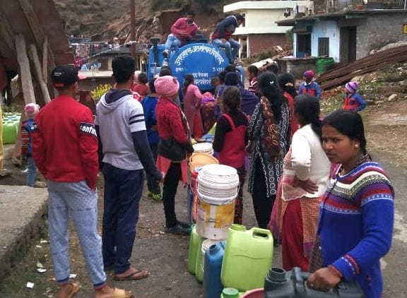 Buying 500 liters of water in Gangolihat for Rs 400