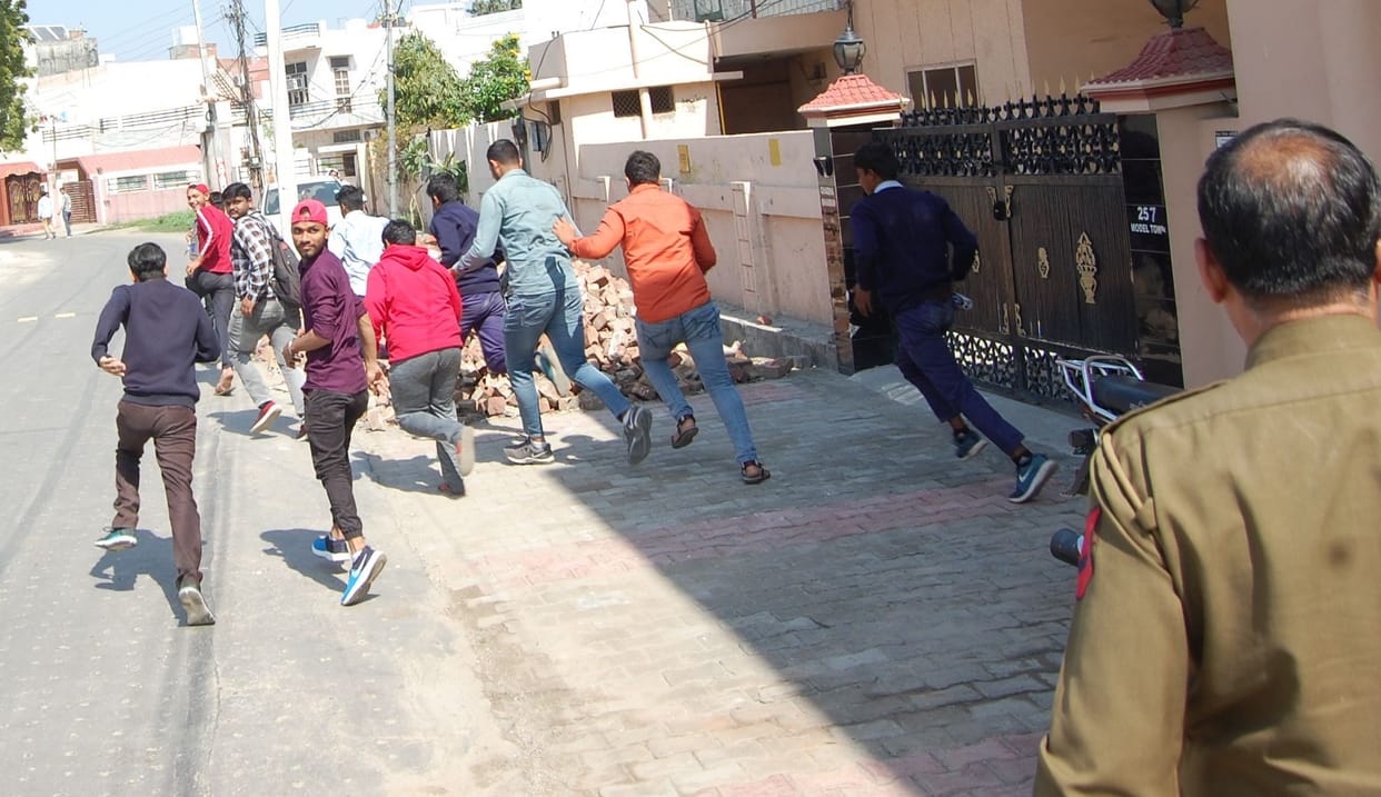on the very first day there was a lot of copying, women climbed on roofs and threw slogans, youths mimicked by climbing walls, caught 21 imitators