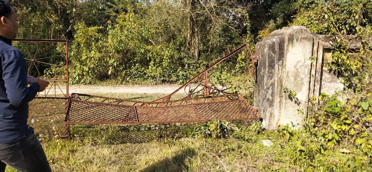 Elephants broke the gate of Malgodam of Irrigation Department