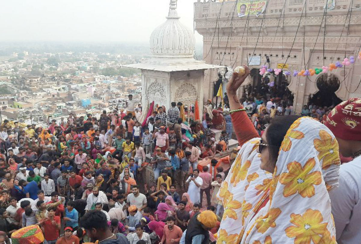 Laddu Holi 2020 Celebrate In Barsana