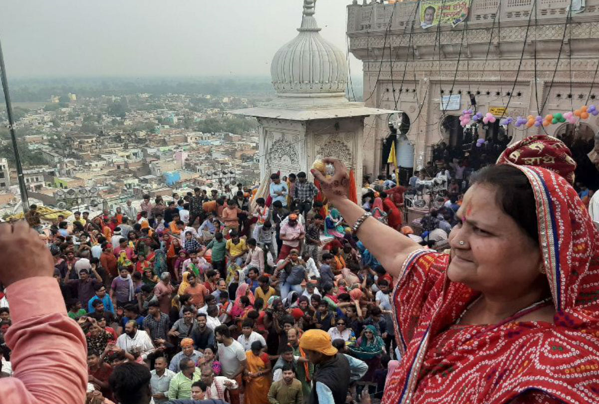 Laddu Holi 2020 Celebrate In Barsana