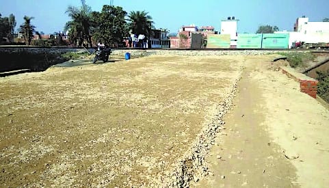 The commissioner asked, how long temporary road will be built and when the railway gate will shift