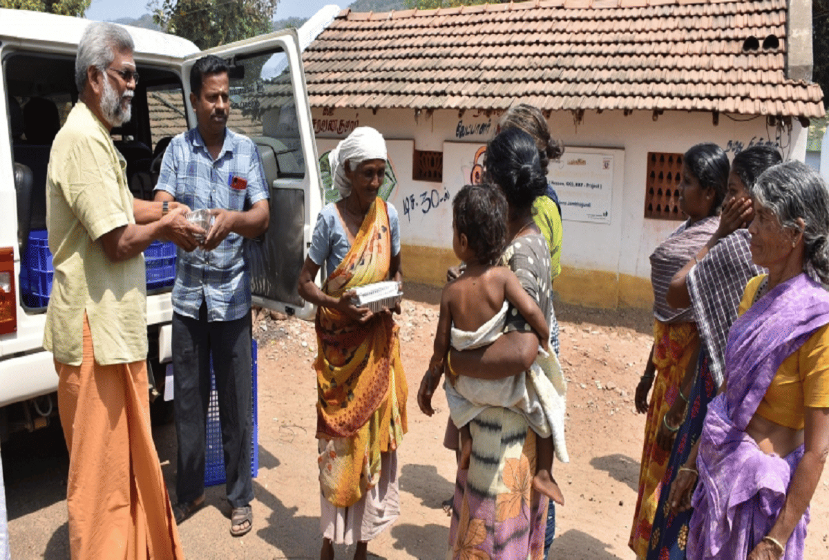 meet this 63 year old m balachandar serves free lunch for 250 poor tribals