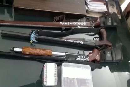 teacher entered in hostel of lucknow university with weapons, arrested
