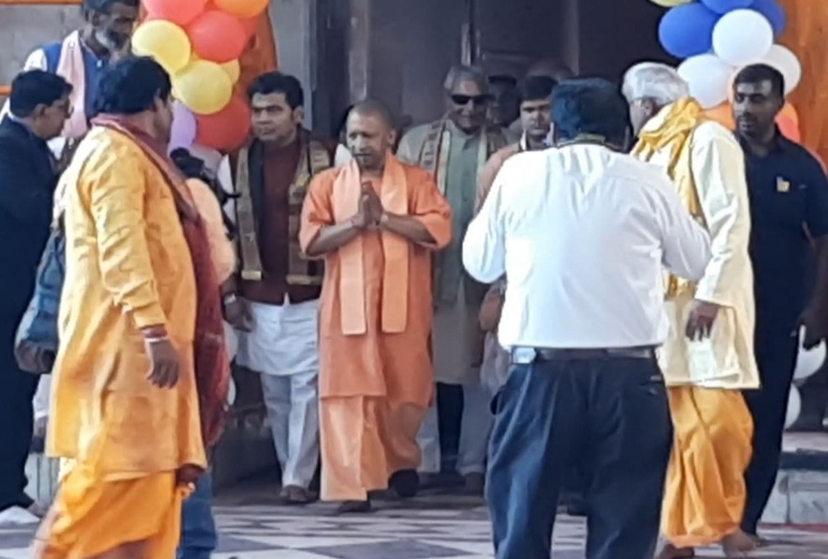 Folk artist will welcome CM Yogi Adityanath in Barsana