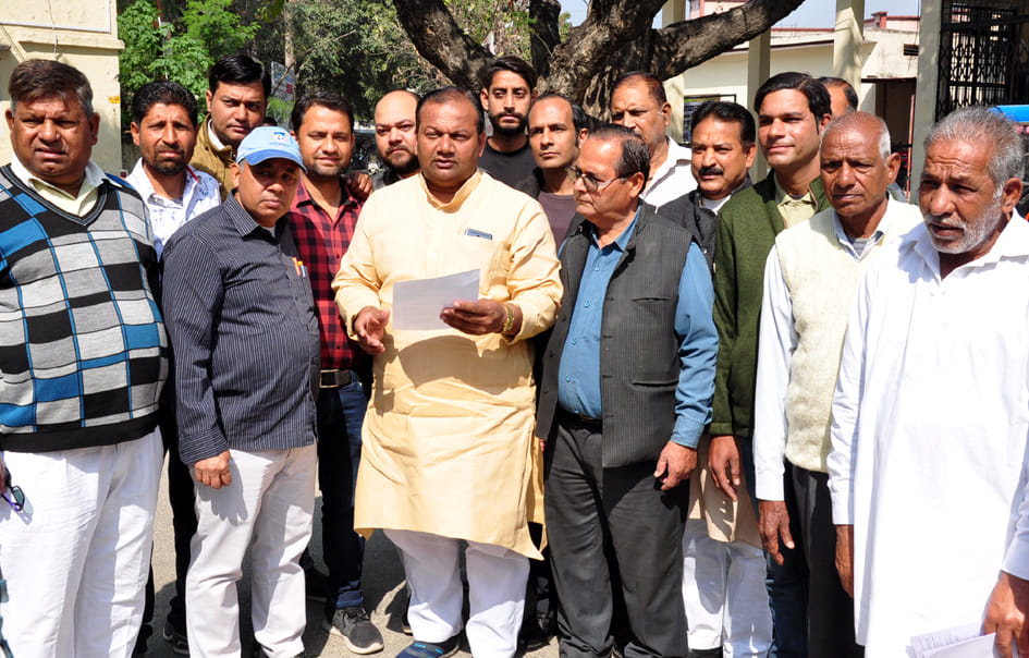 Congressmen mobilized on the arbitrariness of school operators